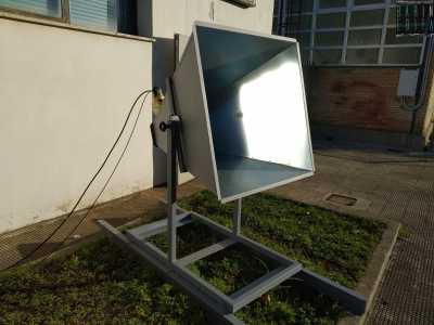 Il secondo si basa invece sulla possibilit� che le onde elettromagnetiche fungano da �corrieri� d�informazioni che arrivano da altri mondi. �� composto da un�antenna troncopiramidale chiamata �Horn� - dichiara il tecnico �: l�ho progettata io facendola realizzare da un fabbro con piastre d�acciaio�